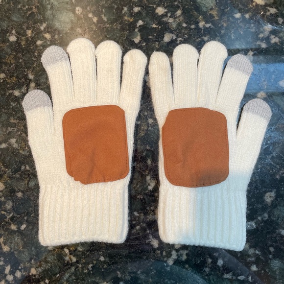 Women's Winter Essentials 4pc. Set - Picture 7 of 11